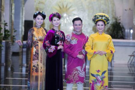 Lương Giang, Diệu Hương và Huyền Trang đọ dáng trong áo dài NTK Nhật Dũng