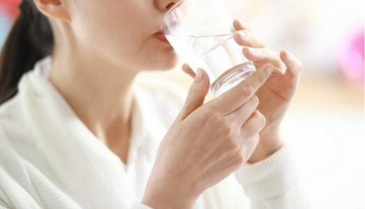 3 thời điểm nên tránh uống nước kẻo lợi bất cập hại