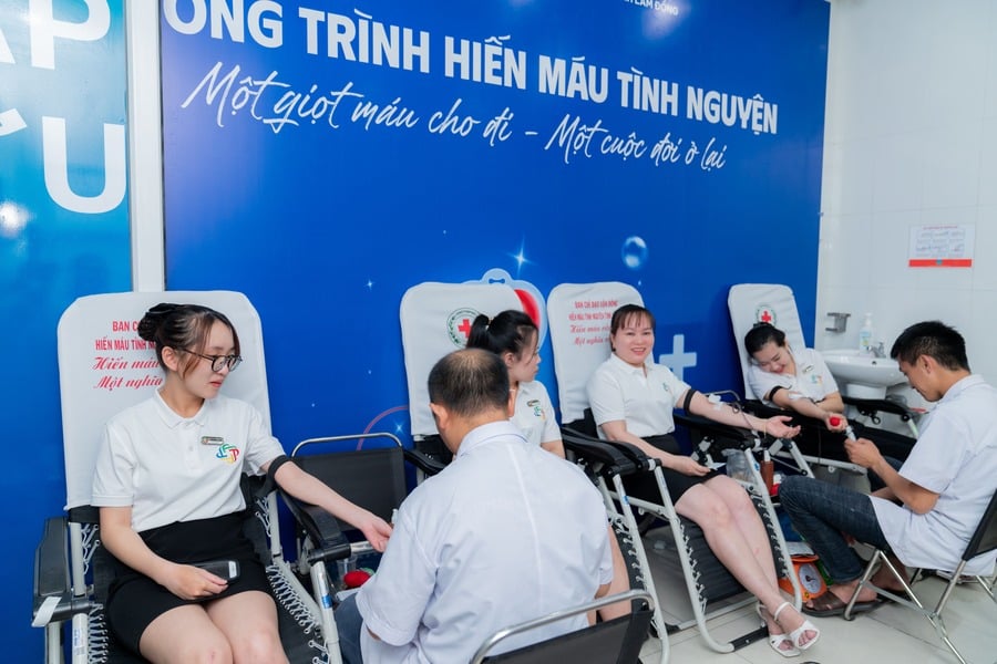 Chương trình Hiến máu nhân đạo do DVA GROUP cùng Đa khoa Phương Nam, Hội Chữ thập đỏ tỉnh Lâm Đồng và Bệnh viện Đa khoa Lâm Đồng phối hợp tổ chức sáng ngày 3/5