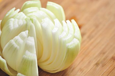 Cách thái hành không cay mắt