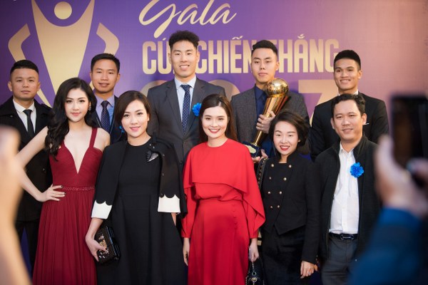 Á hậu Tú Anh lộng lẫy trong 