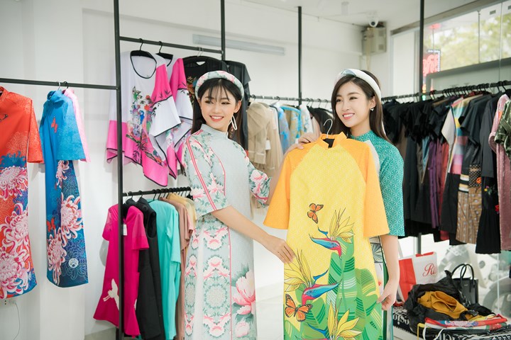 Hoa hậu Mỹ Linh và Á hậu Thanh Tú trẻ trung trong trang phục áo dài