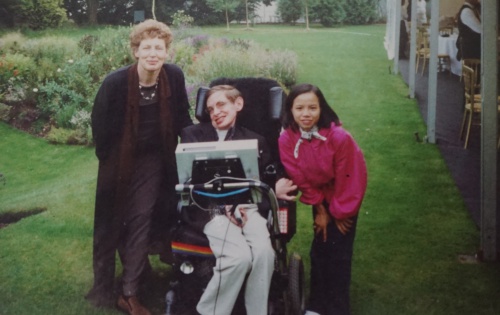 Con gái nuôi Việt Nam kể về những ngày bên Stephen Hawking