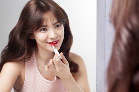 Phụ nữ giữ sắc hay giữ chồng?