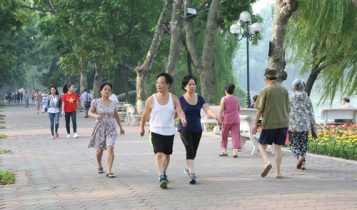 Lời khuyên khi đi bộ trong thời tiết nóng