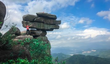Núi đá Chồng (Quảng Ninh) – Điểm du lịch thu hút giới trẻ