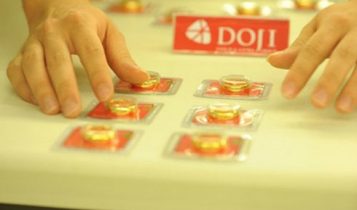 Giá vàng hôm nay 2/9: Giảm trước áp lực của USD