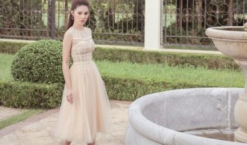 Jolie Nguyễn diện trang phục đơn giản cho cô nàng công sở