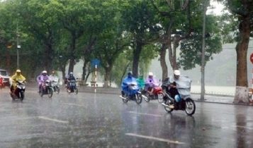 Dự báo Hà Nội và các vùng lân cận đêm và sáng có mưa, mưa rào