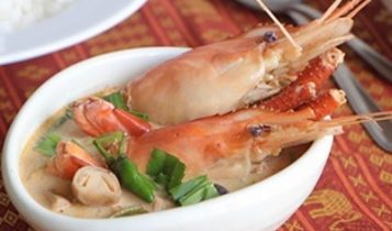 Thực đơn hàng ngày: Canh Tom Yum chua cay chuẩn Thái