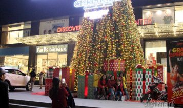 Hà Nội trời lạnh ngày Noel, Hồ Chí Minh mưa to