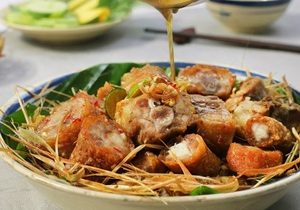 Thực đơn hàng ngày: Đuôi heo chiên giòn sốt mắm tắc