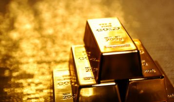 USD tụt giảm, vàng tìm đỉnh mới