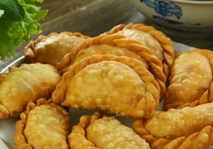 Thực đơn hàng ngày: Bánh gối nhân cà ri