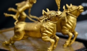 Giá vàng trong nước ngược chiều giá vàng thế giới