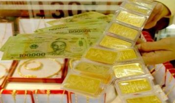 Giá vàng hôm nay 18/1: Ồ ạt mua vàng, tích USD