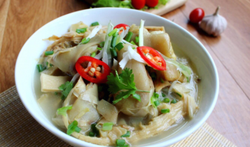 Thực đơn hàng ngày: Canh móng giò măng khô