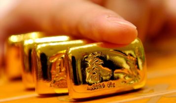 Đồng USD tăng vọt, vàng tụt xuống đáy