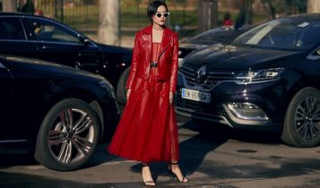 Khánh Linh nổi bật trên đường phố Paris với sắc đỏ