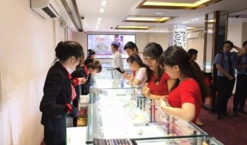 Vàng lao dốc, xuống thấp nhất trong 4 tháng qua
