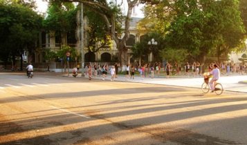 Thời tiết nắng nóng ngày đầu tiên nghỉ lễ giỗ Tổ