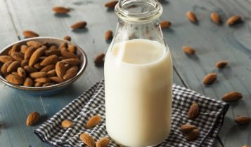 6 lý do khiến bạn muốn chuyển ngay từ sữa bò sang uống sữa hạt
