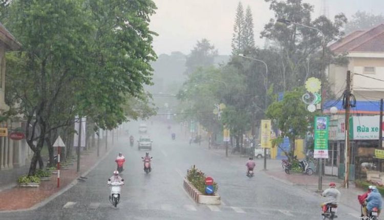 Thời tiết Hà Nội chiều tối đề phòng dông, lốc và gió giật mạnh