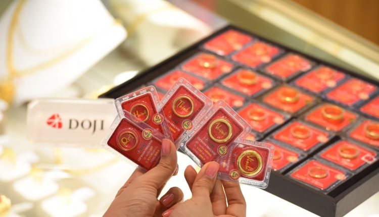 Giá vàng nhích tăng nhẹ, 1.419 USD/ounce