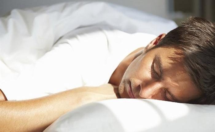 Đàn ông ngủ sớm tốt cho sinh lý và tăng khả năng có con