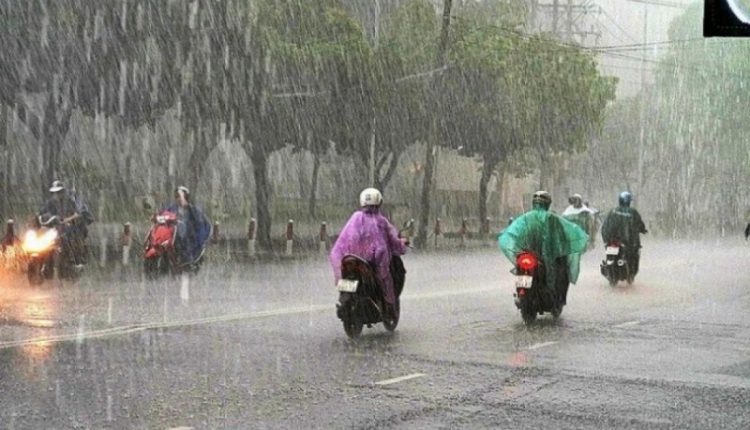 Thời tiết Hà Nội hôm nay tiếp tục mưa rào và dông