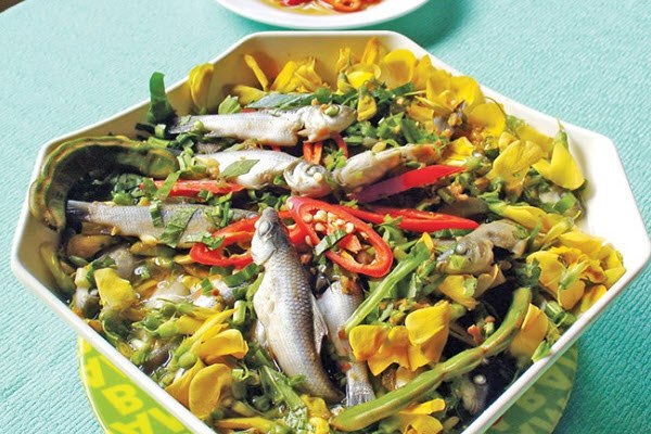 Thực đơn hàng ngày: Canh chua cá bông điên điển