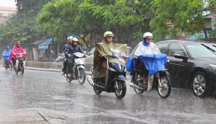 Thời tiết Bắc Bộ dịu nóng nhờ mưa rào, Trung Bộ vẫn nóng như thiêu