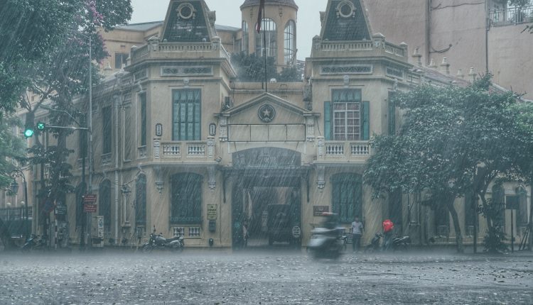 Thời tiết Hà Nội có mưa vừa và dông rải rác