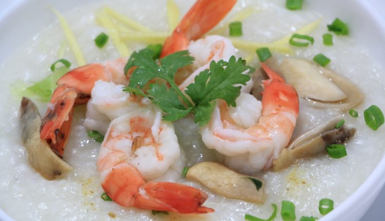 Có nên kiêng tôm và thịt gà khi ho?