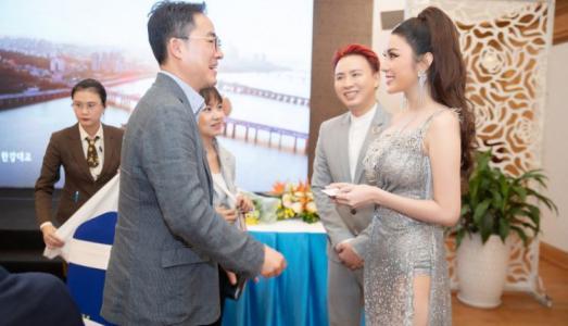 Á hậu Yan My và NTK Văn Thành Công vinh dự là khách mời của lễ kí kết của Seoul tại Việt Nam