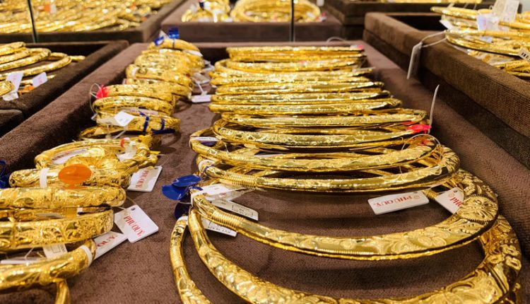 Giá vàng hôm nay vượt ngưỡng 42 triệu đồng/lượng