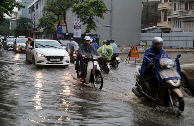 Thời tiết hôm nay Hà Nội tiếp tục mưa dông