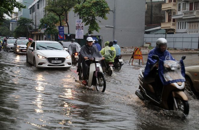 Thời tiết Hà Nội chuyển lạnh, có mưa dông