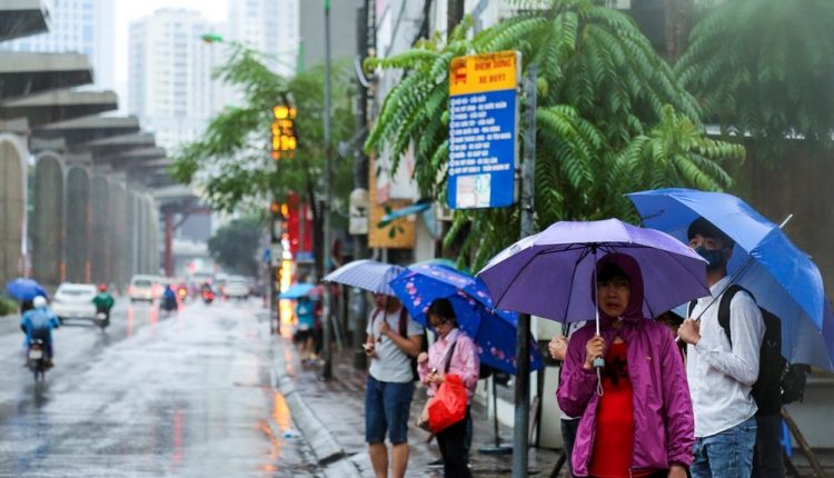 Thời tiết hôm nay Hà Nội gần sáng mưa rào và có nơi có dông