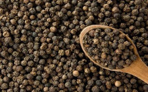 Giá hồ tiêu 26/11: Tăng 500 đồng/kg