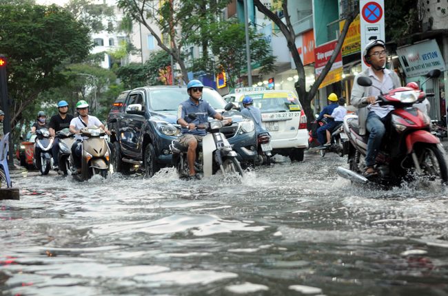 Thời tiết hôm nay Trung bộ mưa lớn diện rộng – Nam bộ triều cường đạt đỉnh