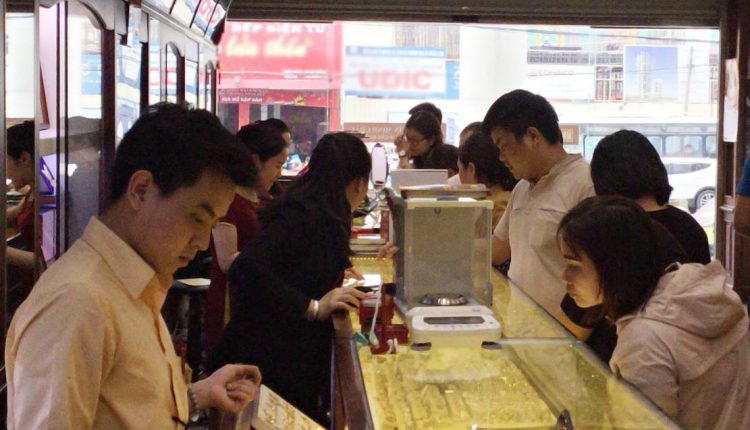 Giá vàng giảm nhẹ trước ngày Lễ Tạ ơn