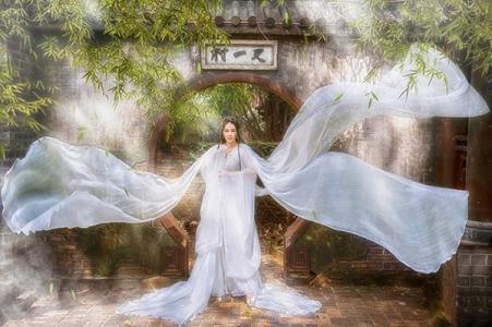 Nhật Kim Anh hóa thân thành kiều nữ trong truyện kiếm hiệp