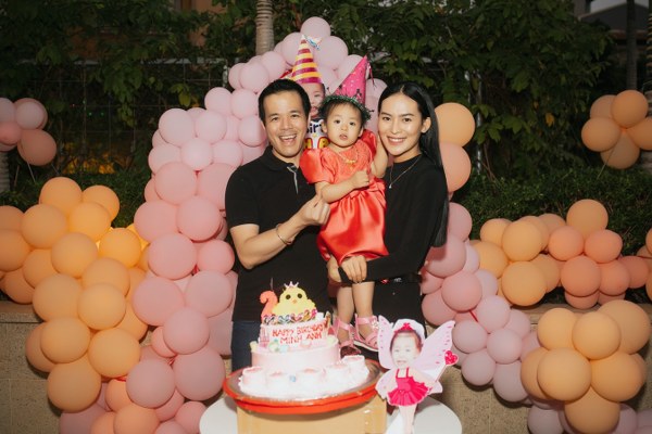 Ấm áp tiệc sinh con gái của Hoa hậu Sang Lê
