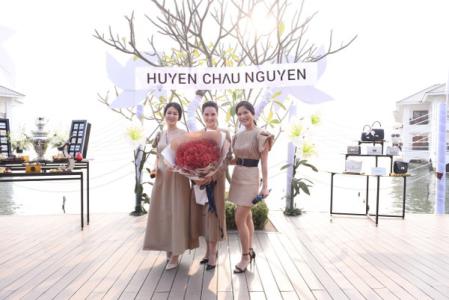 Dàn sao Việt xúng xính tham dự show thời trang của NTK, MC Huyền Châu