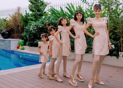 Vũ Thu Phương chụp ảnh cùng 4 con gái