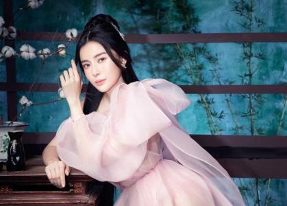 Cao Thái Hà mong manh trong bộ ảnh phong cách cổ trang