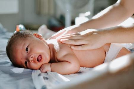 Mẹ cần nhớ khi chăm sóc trẻ sơ sinh