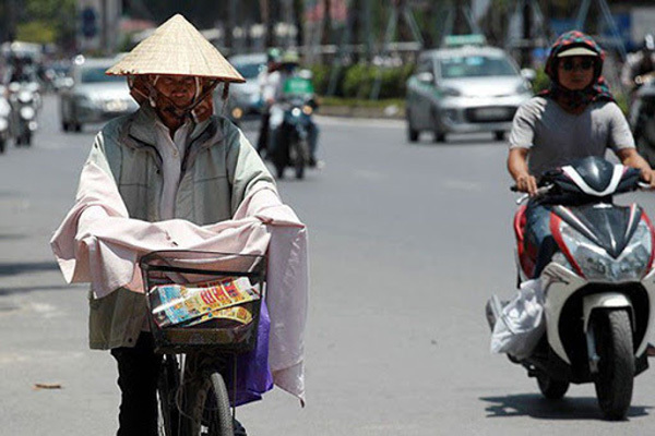 Thời tiết hôm nay Hà Nội nắng nóng, đêm mới mưa giông