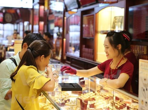 Giá vàng hôm nay trong nước cao hơn thế giới, sức mua chậm